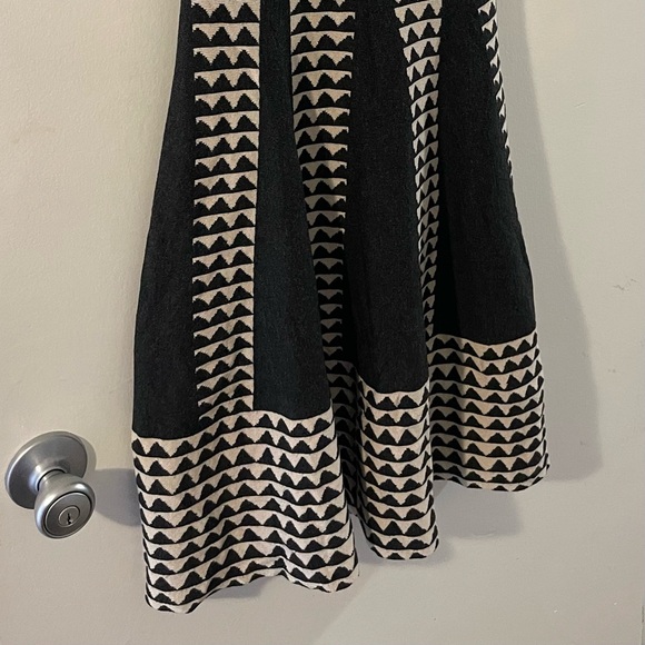 Just Taylor Sweater Dress (M) - Picture 3 of 3